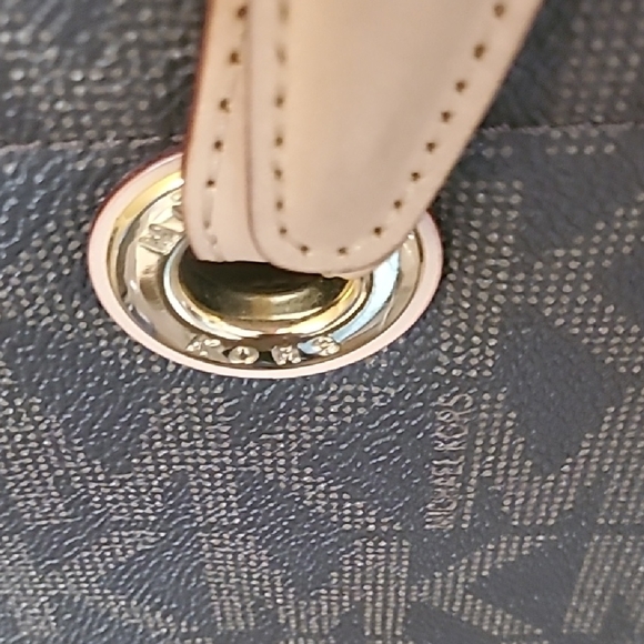 Michael Kors Black and Tan Shoulder Bag - Picture 2 of 5